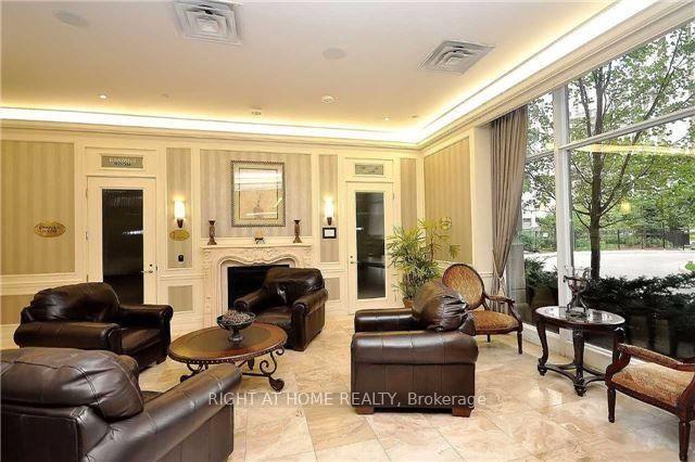 Property Photo:  25 Kingsbridge Garden Circle 2423  ON L5R 4B1 