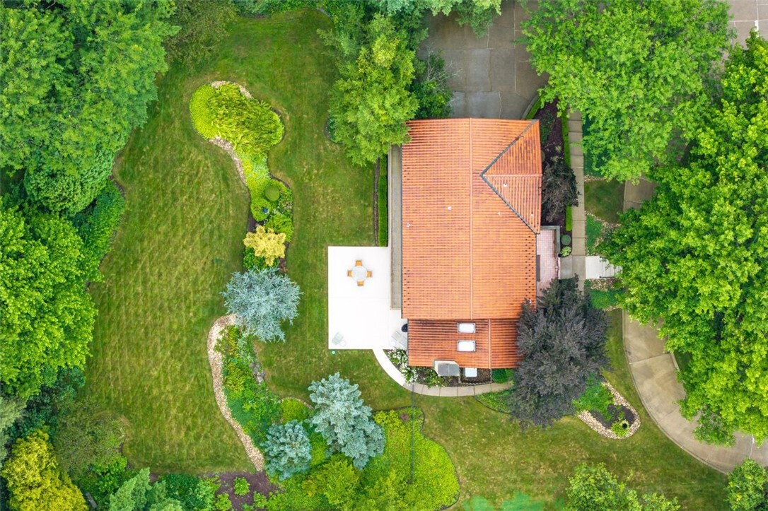 Property Photo: 2162 Blairmont Drive PA 15241