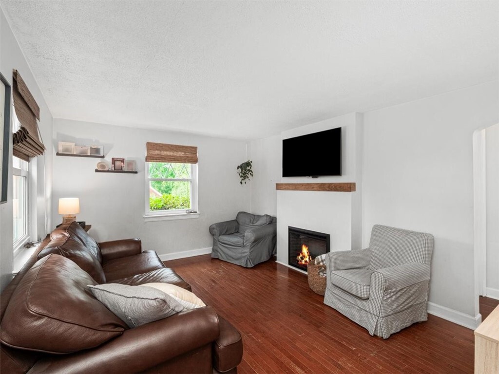 Property Photo: 141 Manor Rd PA 15090