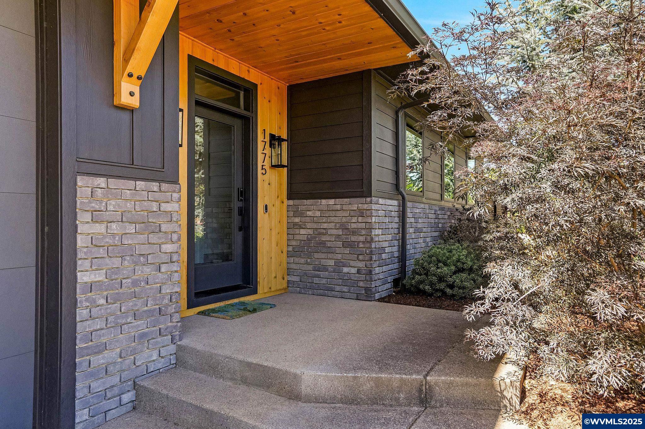 Property Photo:  1775 Titan Dr NW  OR 97304 