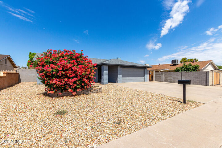 Property Photo: 10852 N 39th Avenue AZ 85029