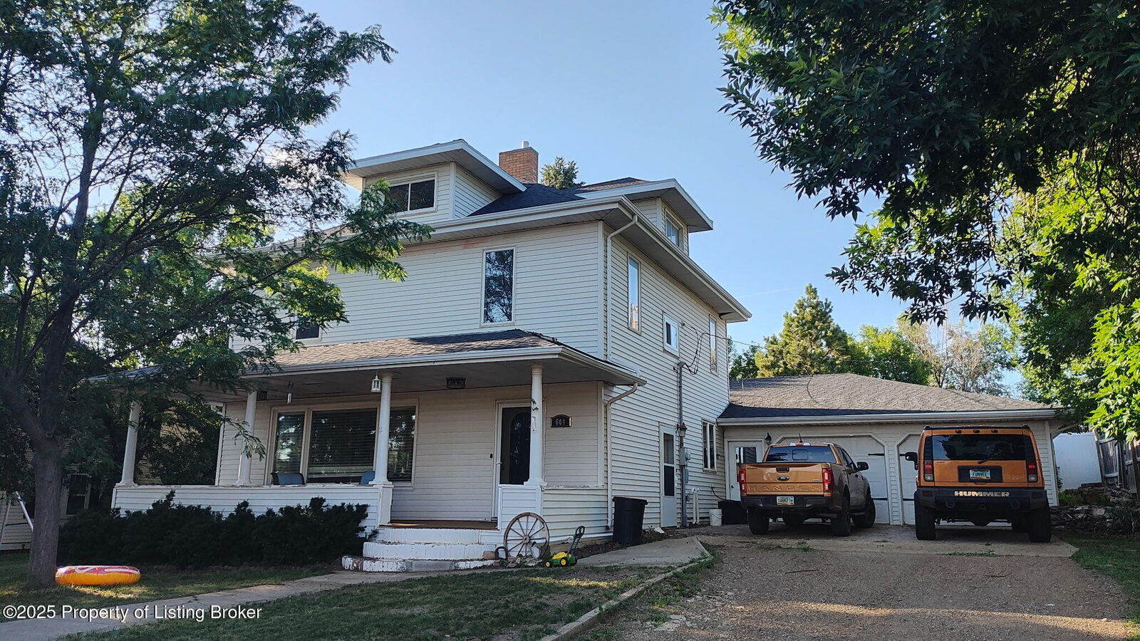 Property Photo: 604 2nd Avenue N ND 58639