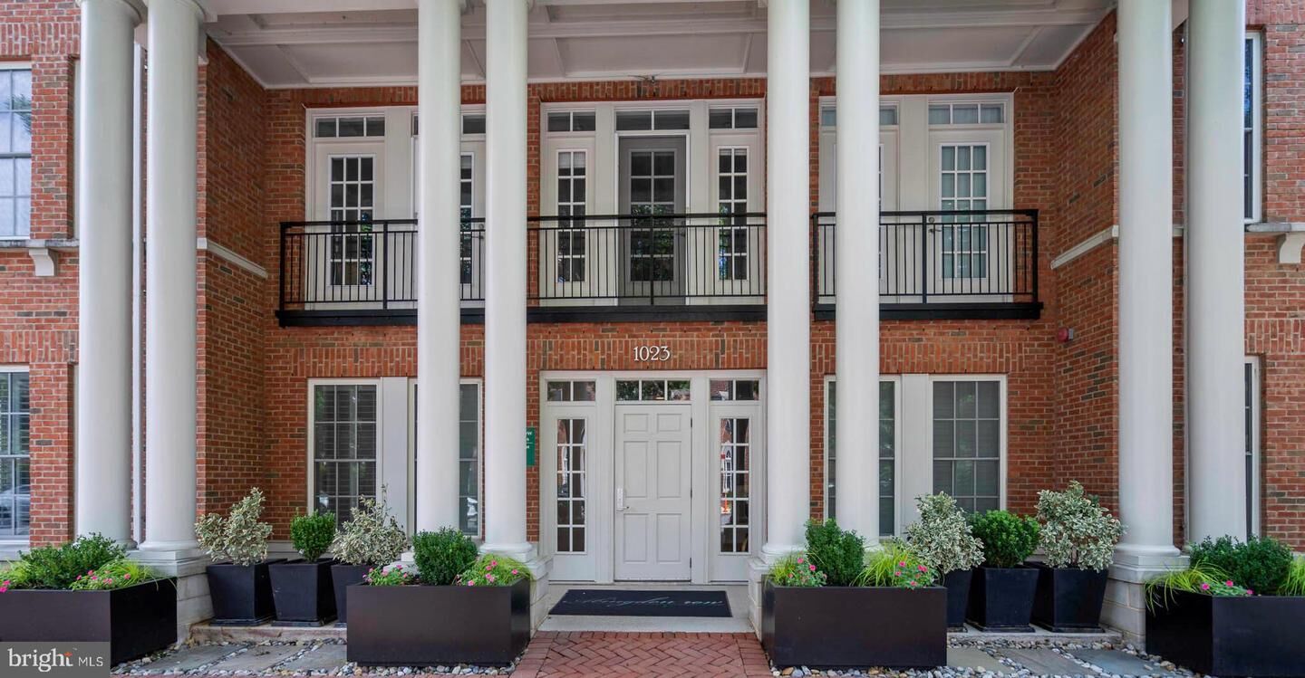 Property Photo: 1023 N Royal Street 217 VA 22314