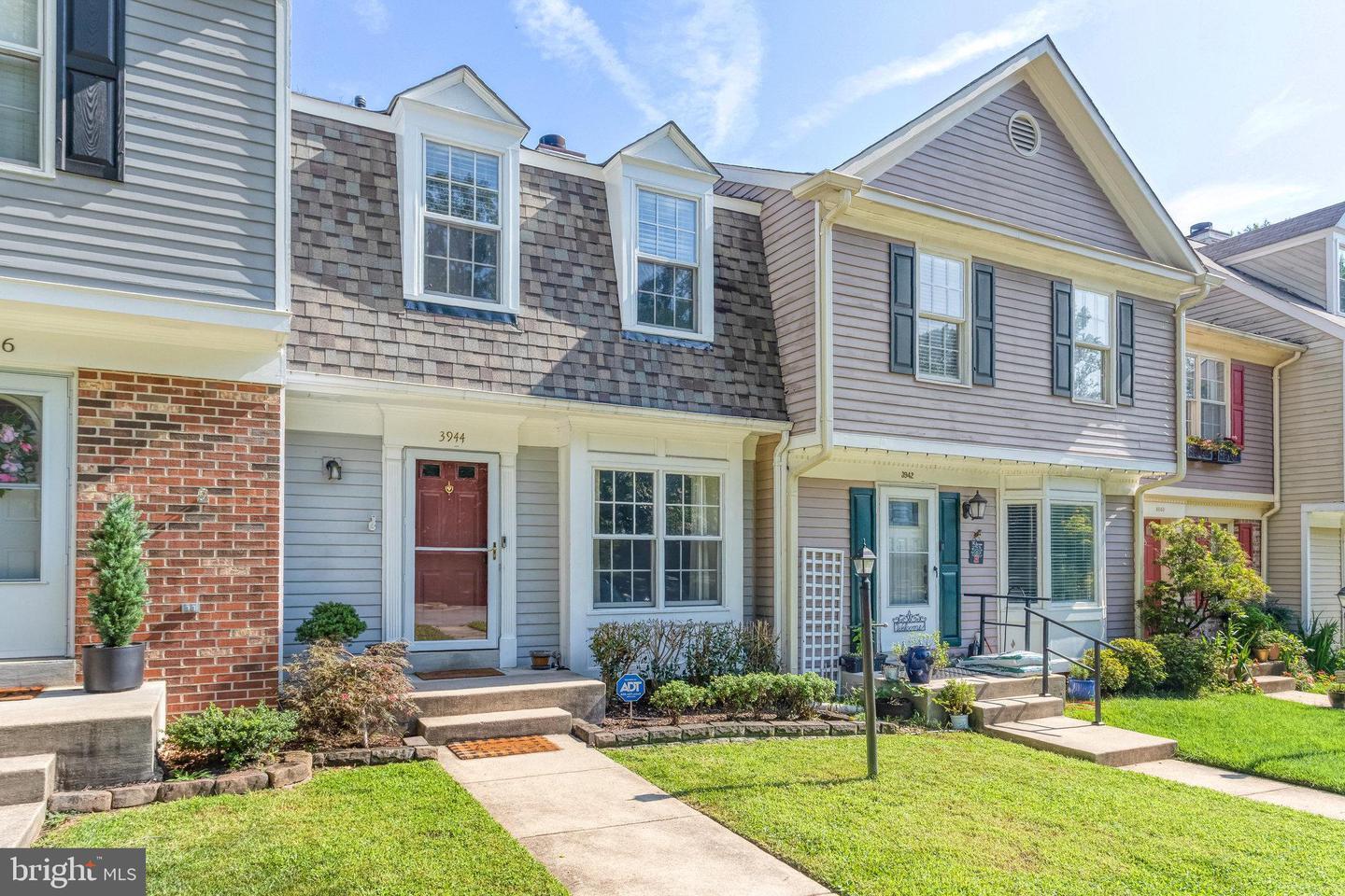 Property Photo: 3944 Pepperidge Court VA 22192