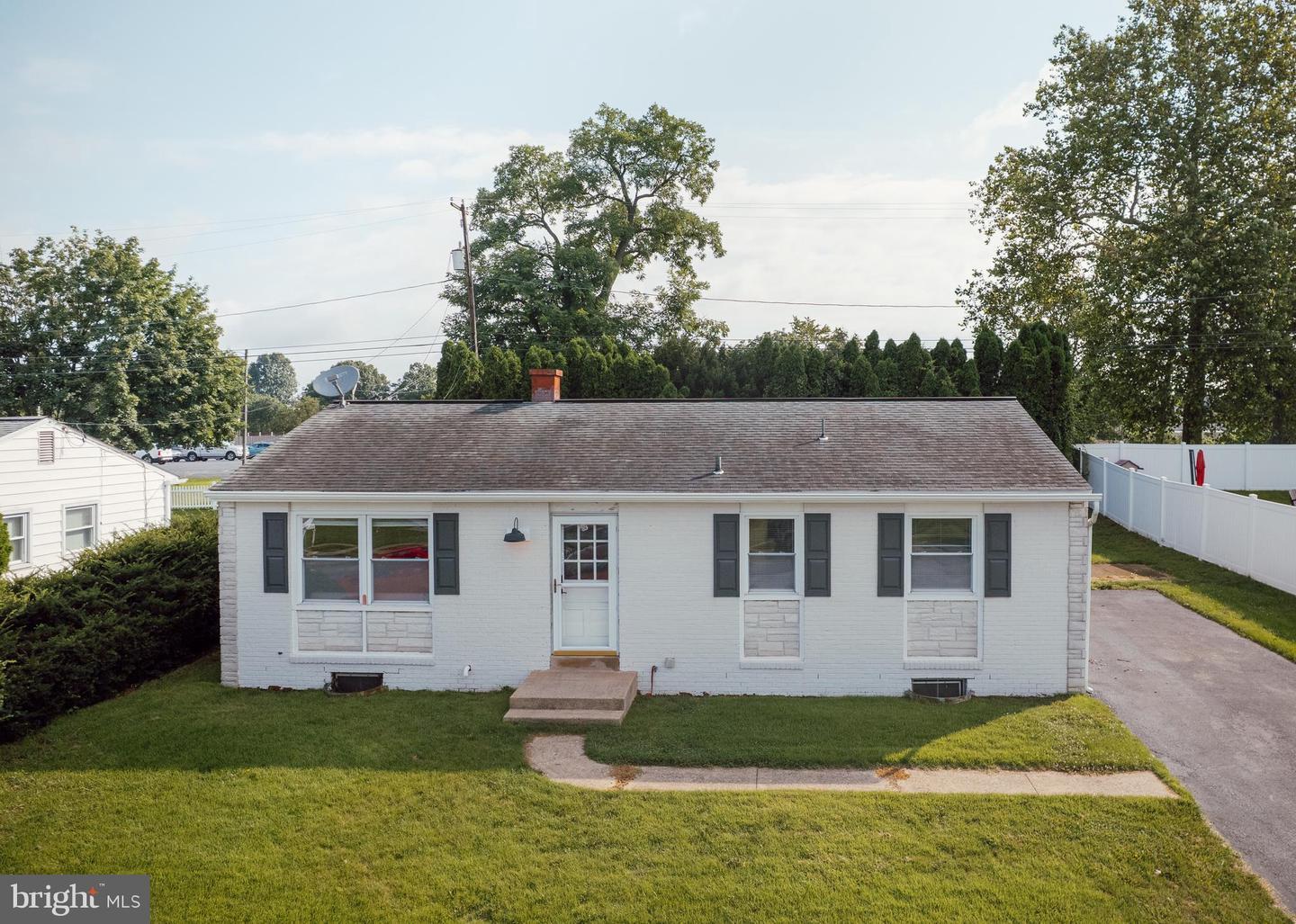Property Photo: 1677 Glenn Road PA 17601