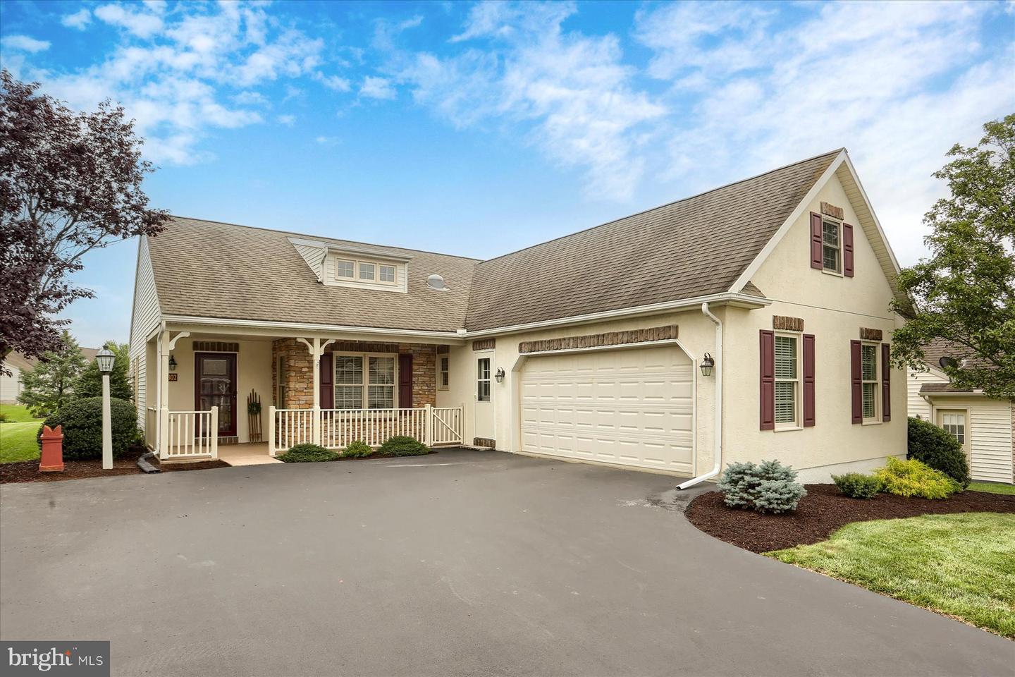 Property Photo: 802 Heather Ridge PA 17545