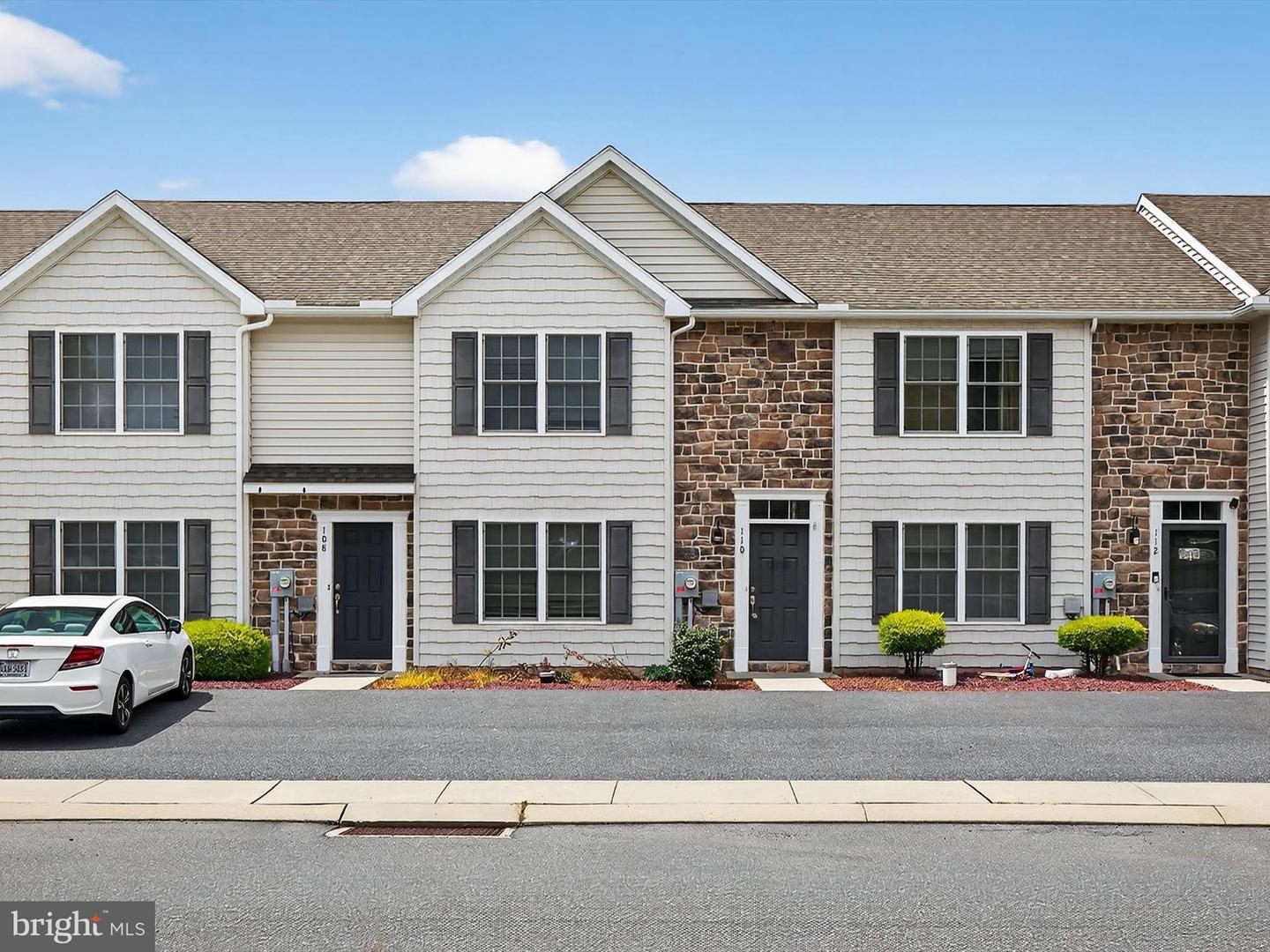 110 Redstone Drive  Denver PA 17517 photo
