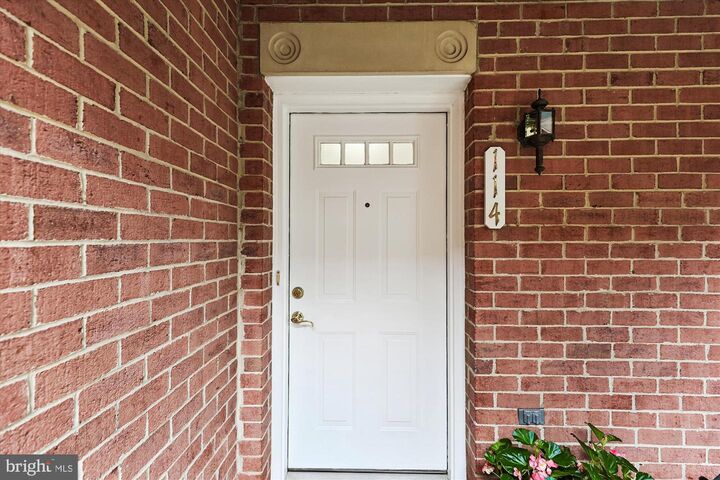 6924 Fairfax Drive 114  Arlington VA 22213 photo