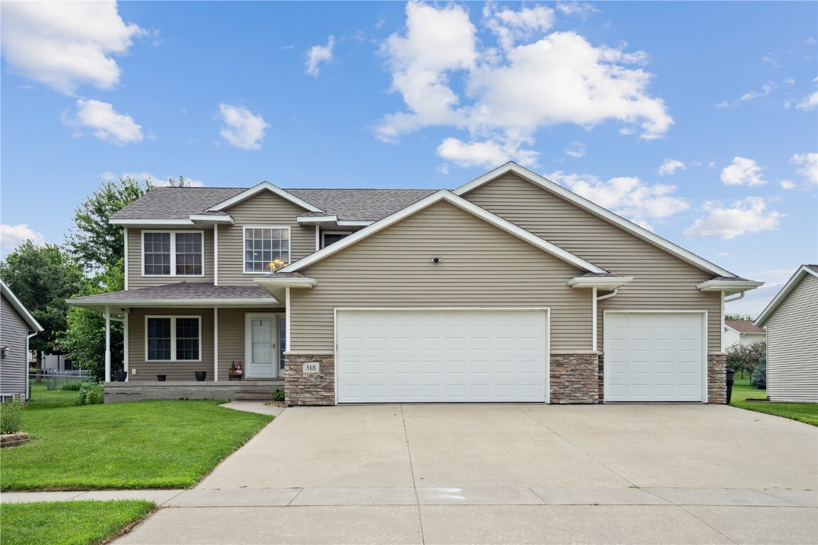 Property Photo:  318 Crestview Drive  IA 52213 