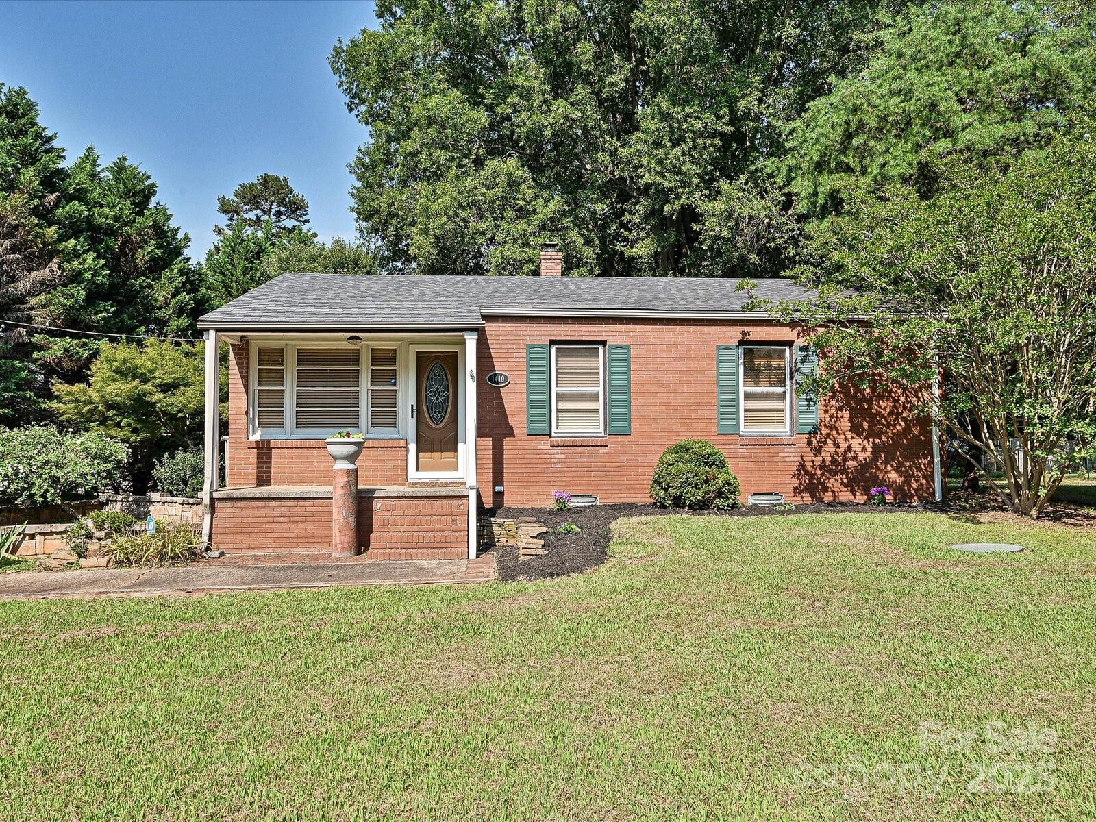 Property Photo: 1410 Shearers Road NC 28115