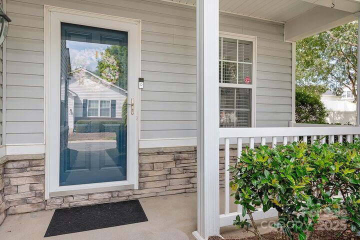 Property Photo: 8834 Meadowmont View Drive NC 28269