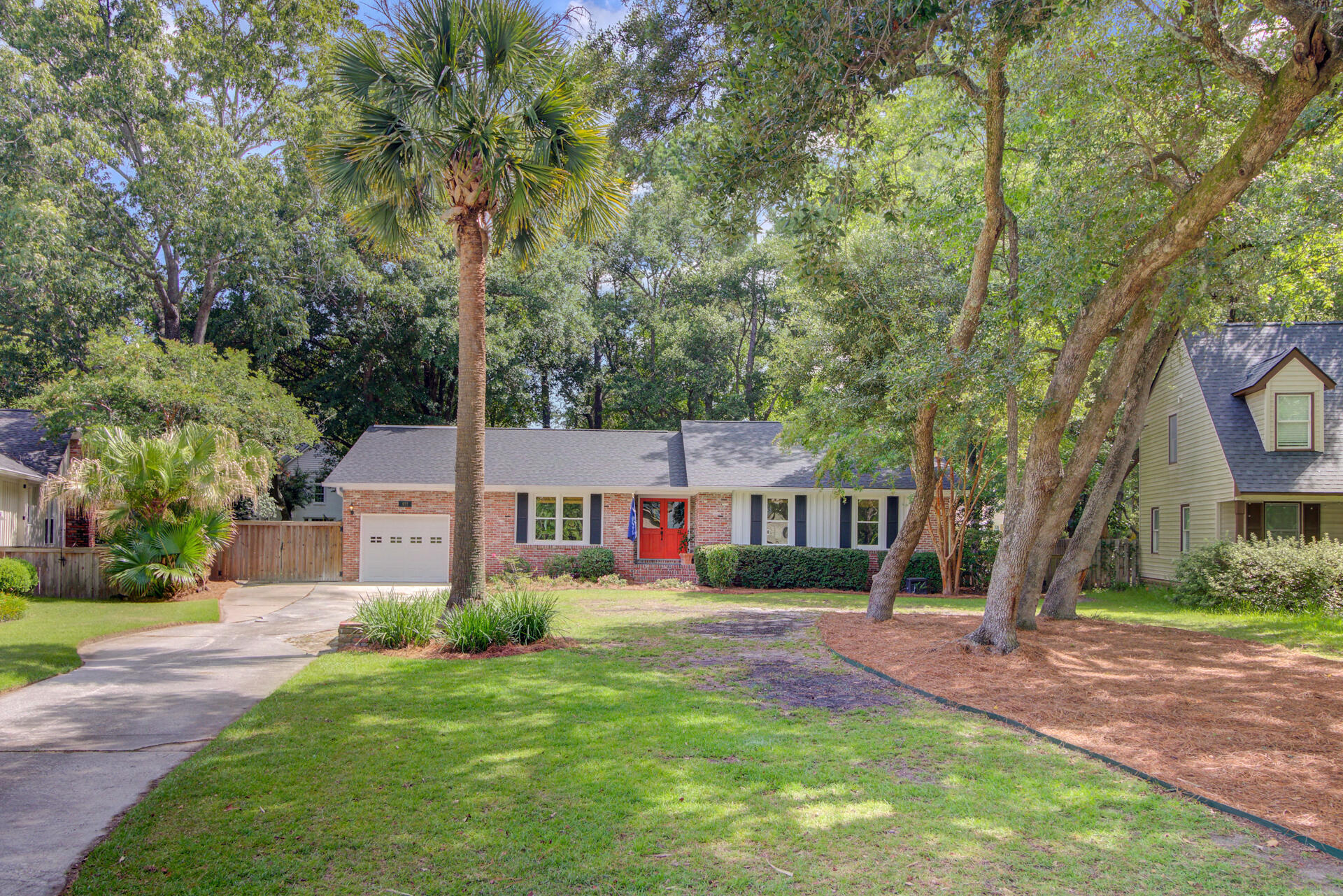 Property Photo:  977 Colonial Drive  SC 29464 