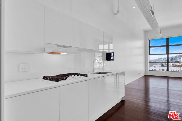 Property Photo:  1645 Vine St  CA 90028 