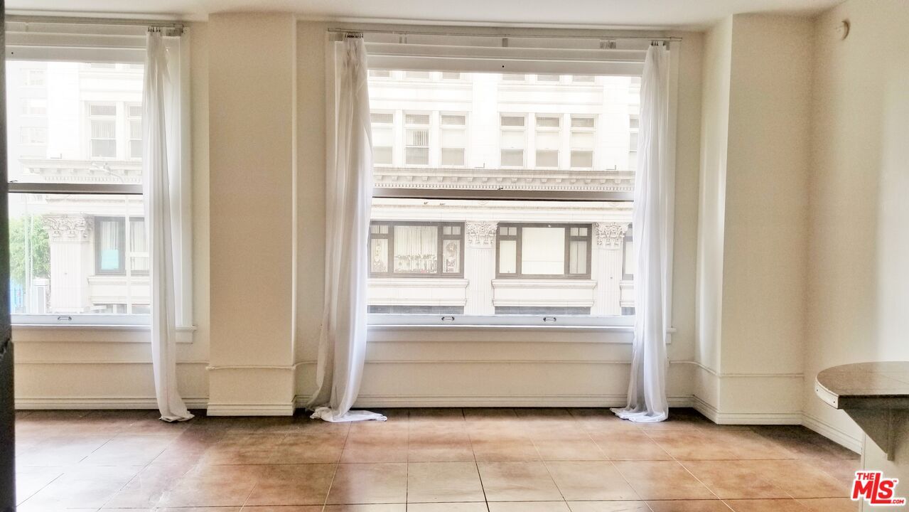 Property Photo: 215 W 7th St CA 90014