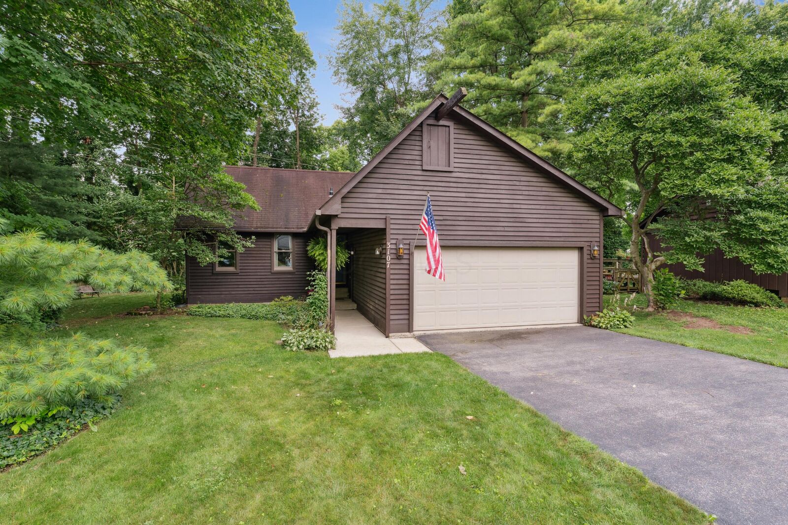 Property Photo: 3107 Hamden Court OH 43017
