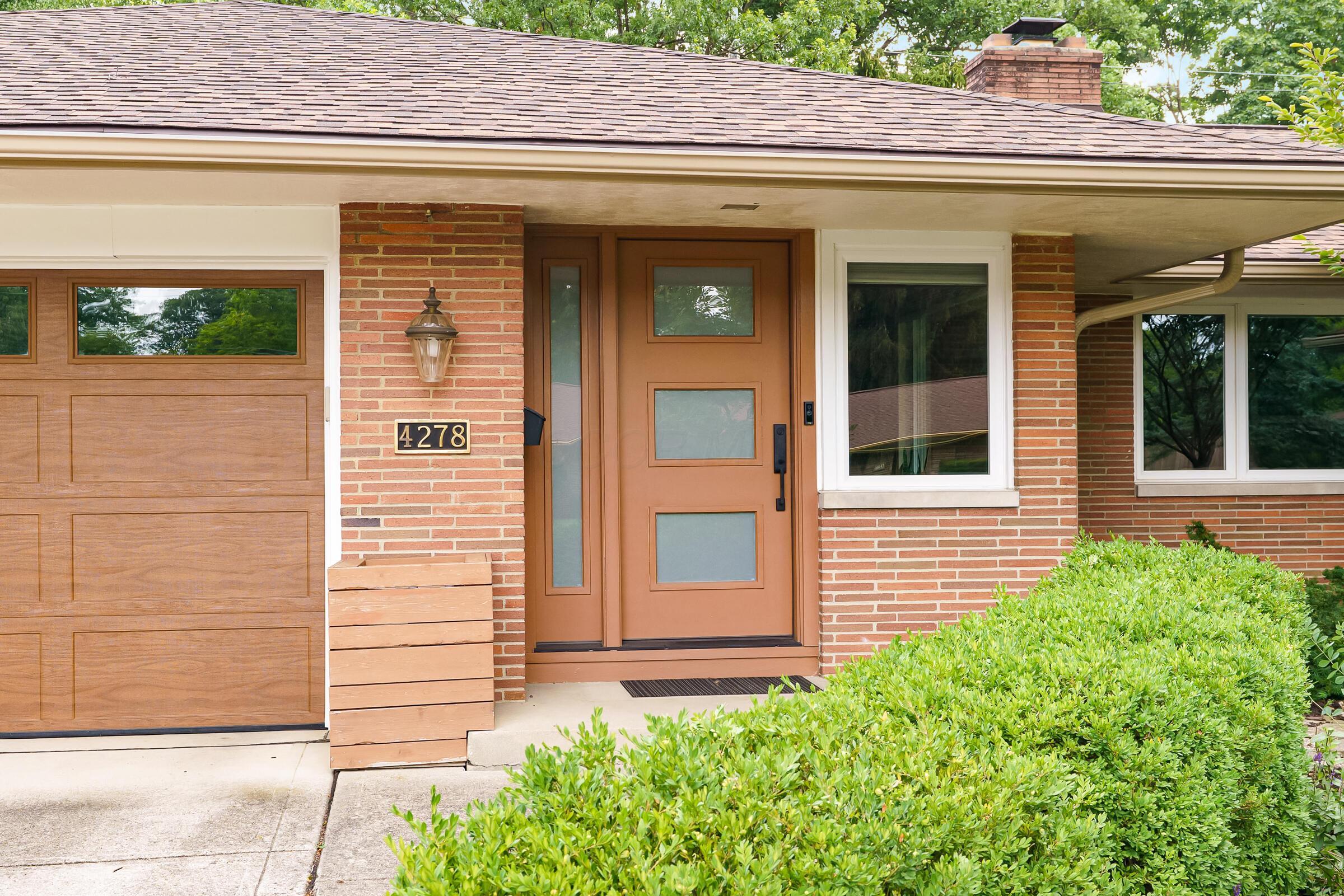 Property Photo: 4278 Fairoaks Drive OH 43214
