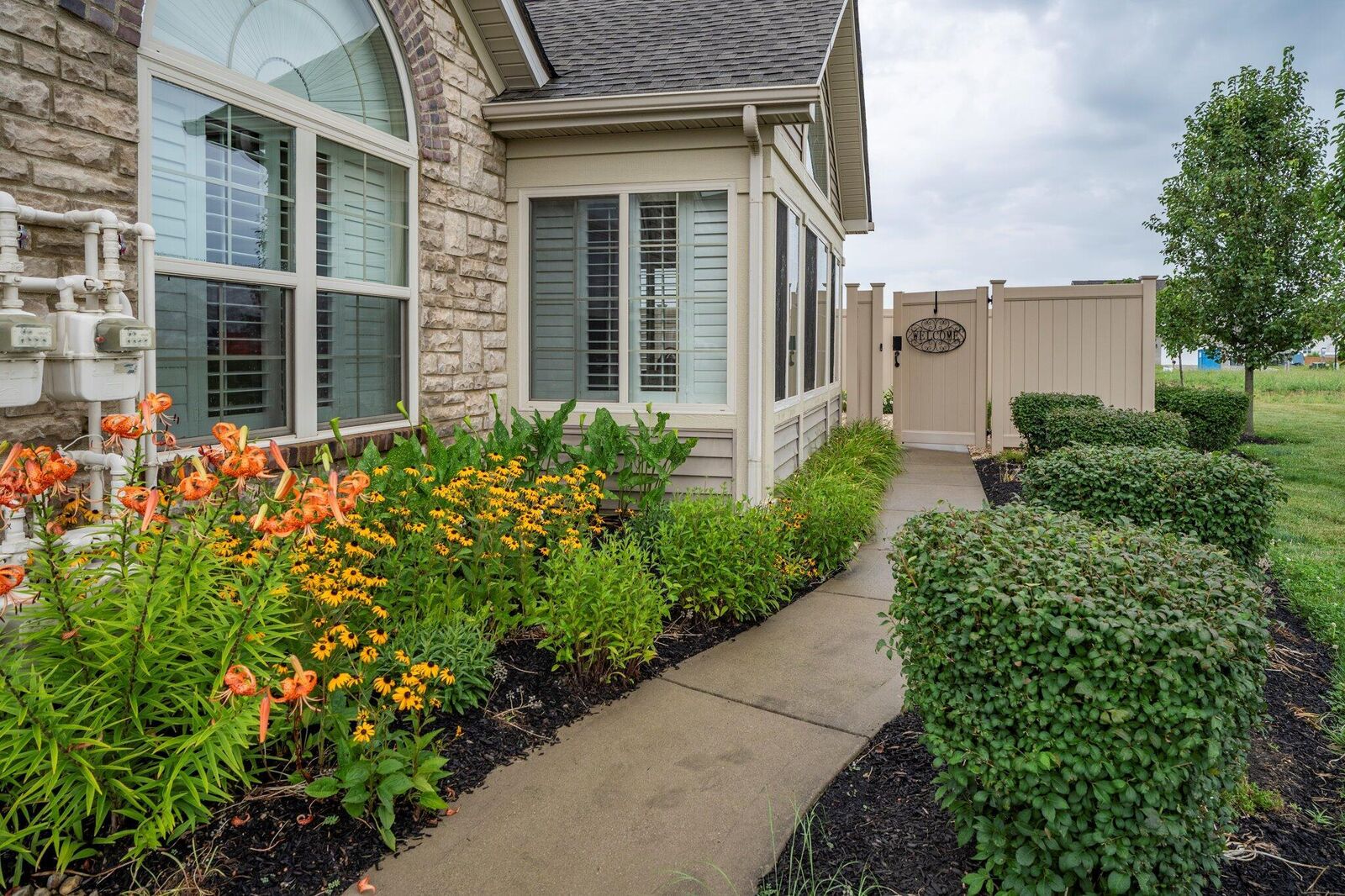 Property Photo:  1253 Paddock Loop  OH 43160 