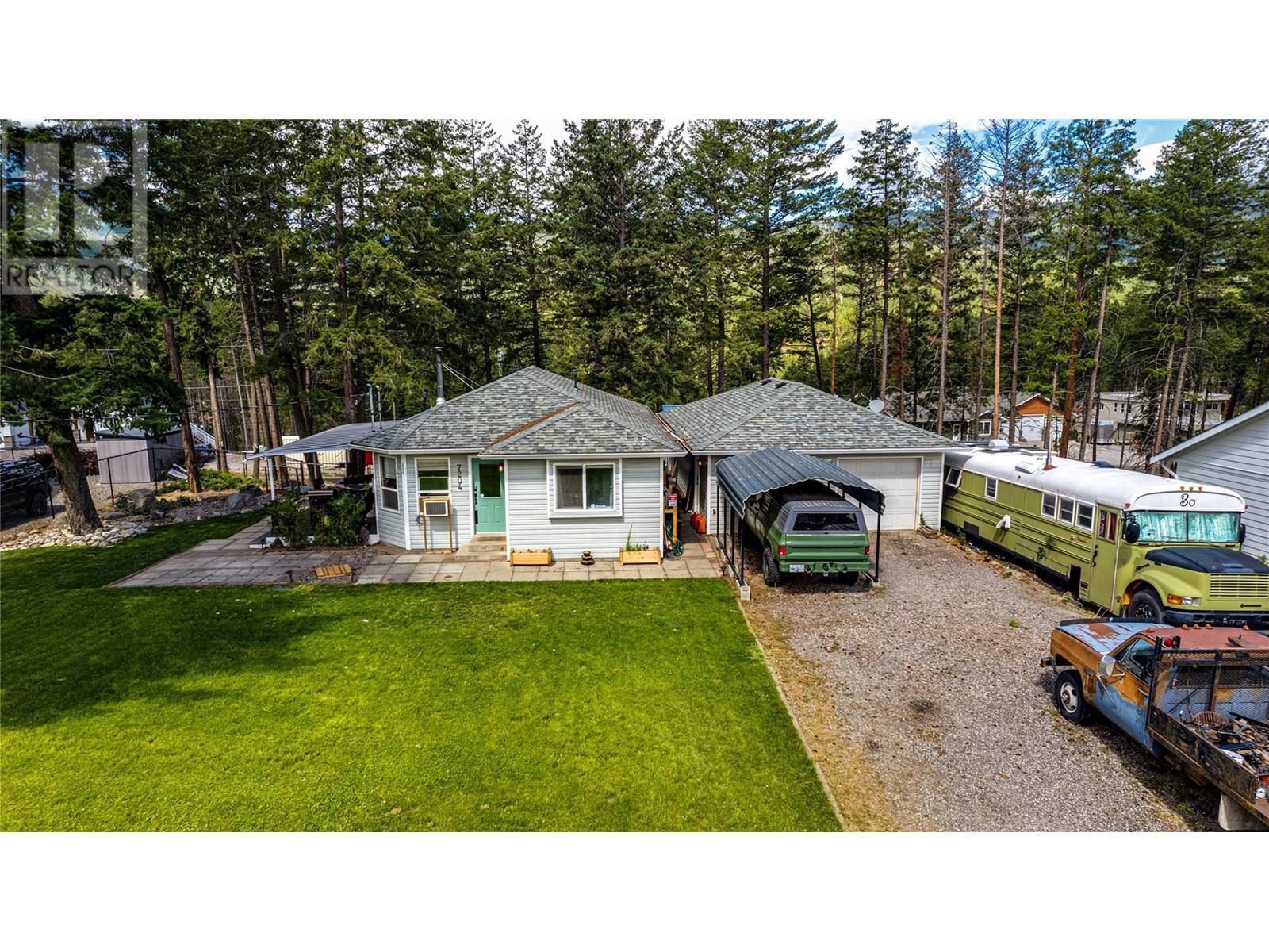 Photo de la propriété: 7204 Dunwaters Road BC V1Z 3W5