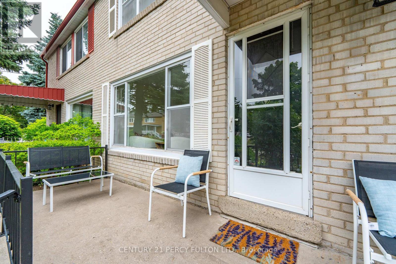 Property Photo: 10 Chestnut Crescent ON M1L 1Y5