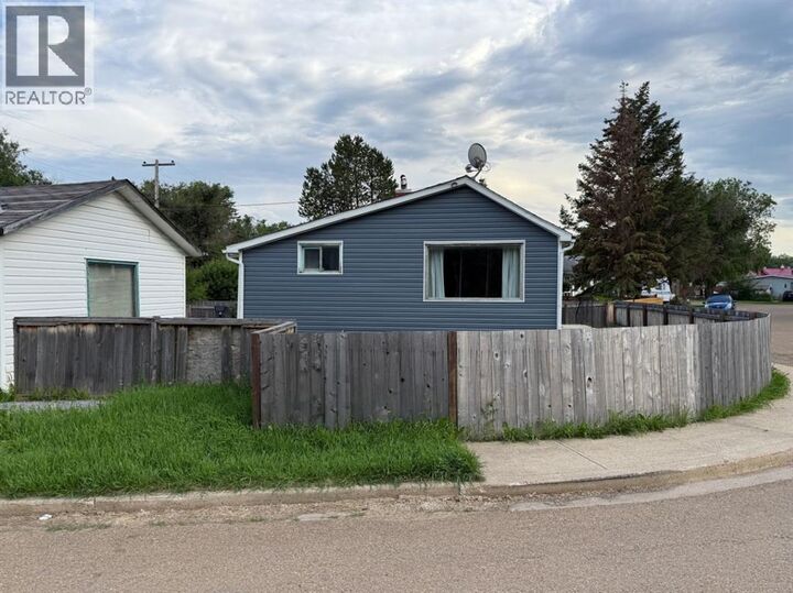 Property Photo:  106 Poplar Crescent  AB T0J 0Y1 