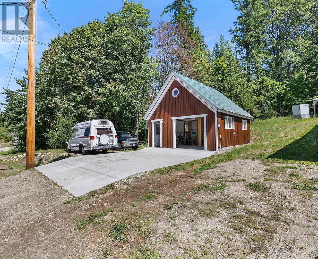 1524 Russel Avenue  Riondel BC V0B 2B0 photo