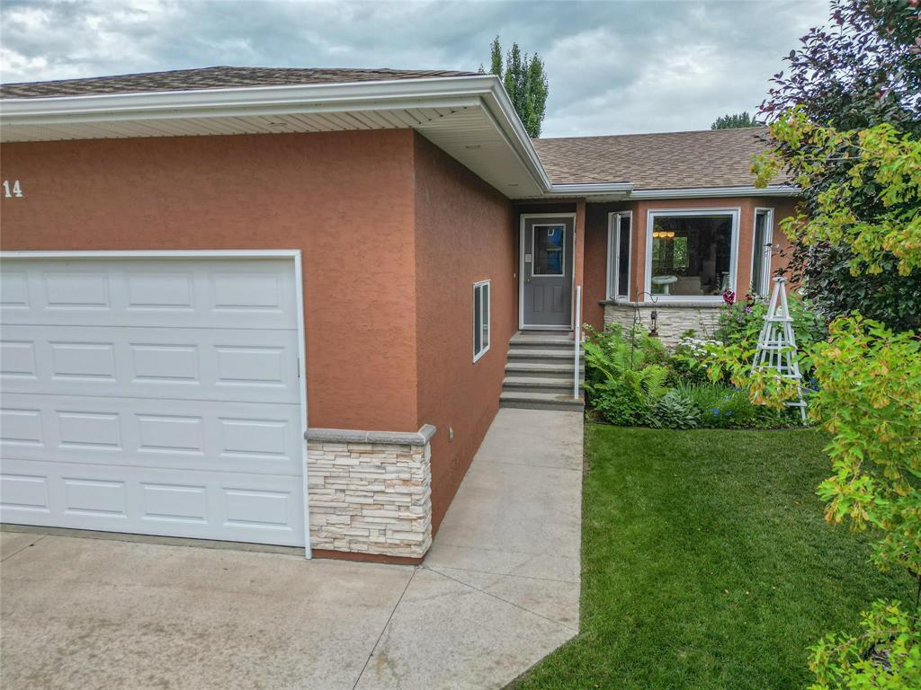 Property Photo: 14 Frobisher Crescent MB R7A 5B9