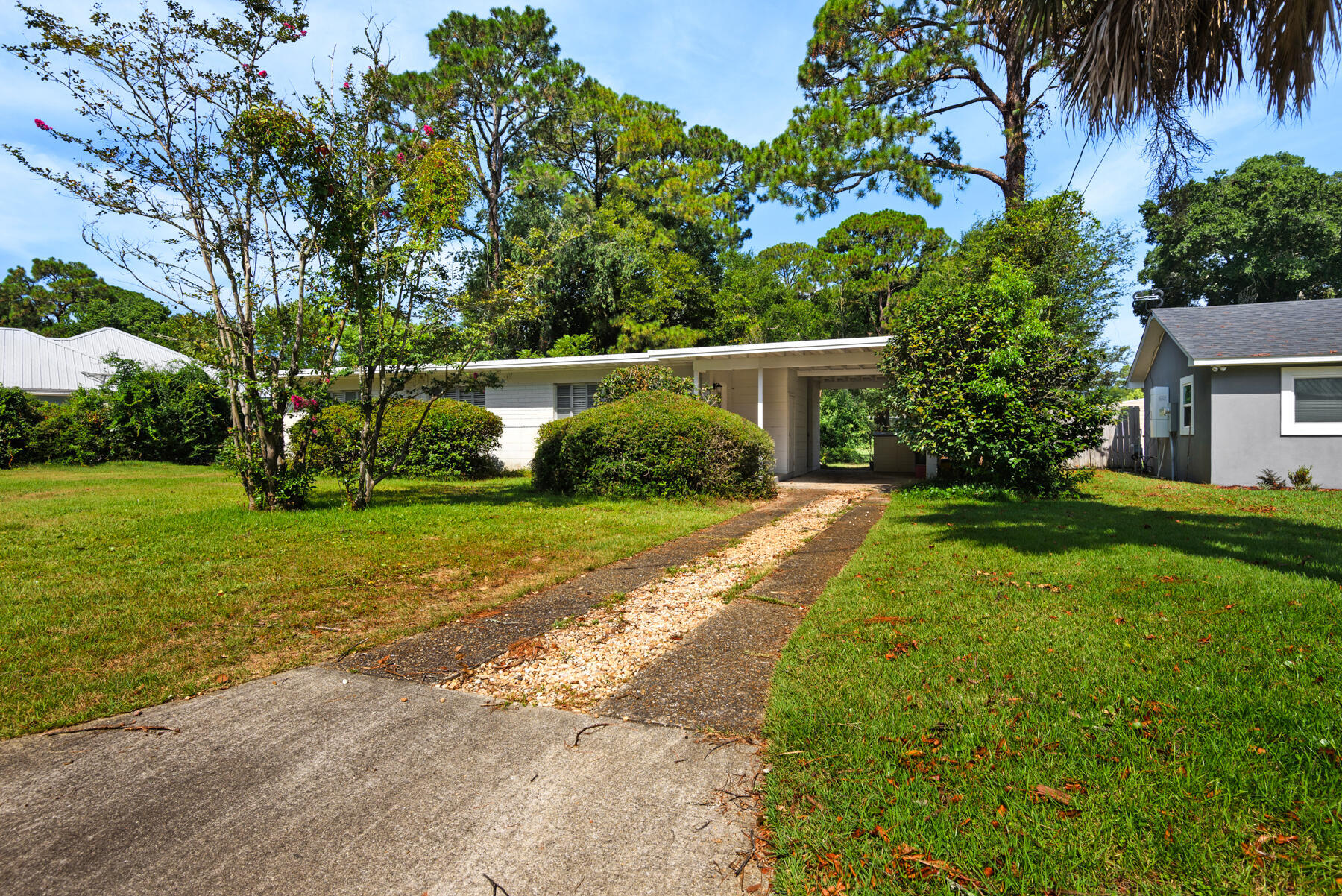 Property Photo: 79 NE Laurie Drive FL 32548