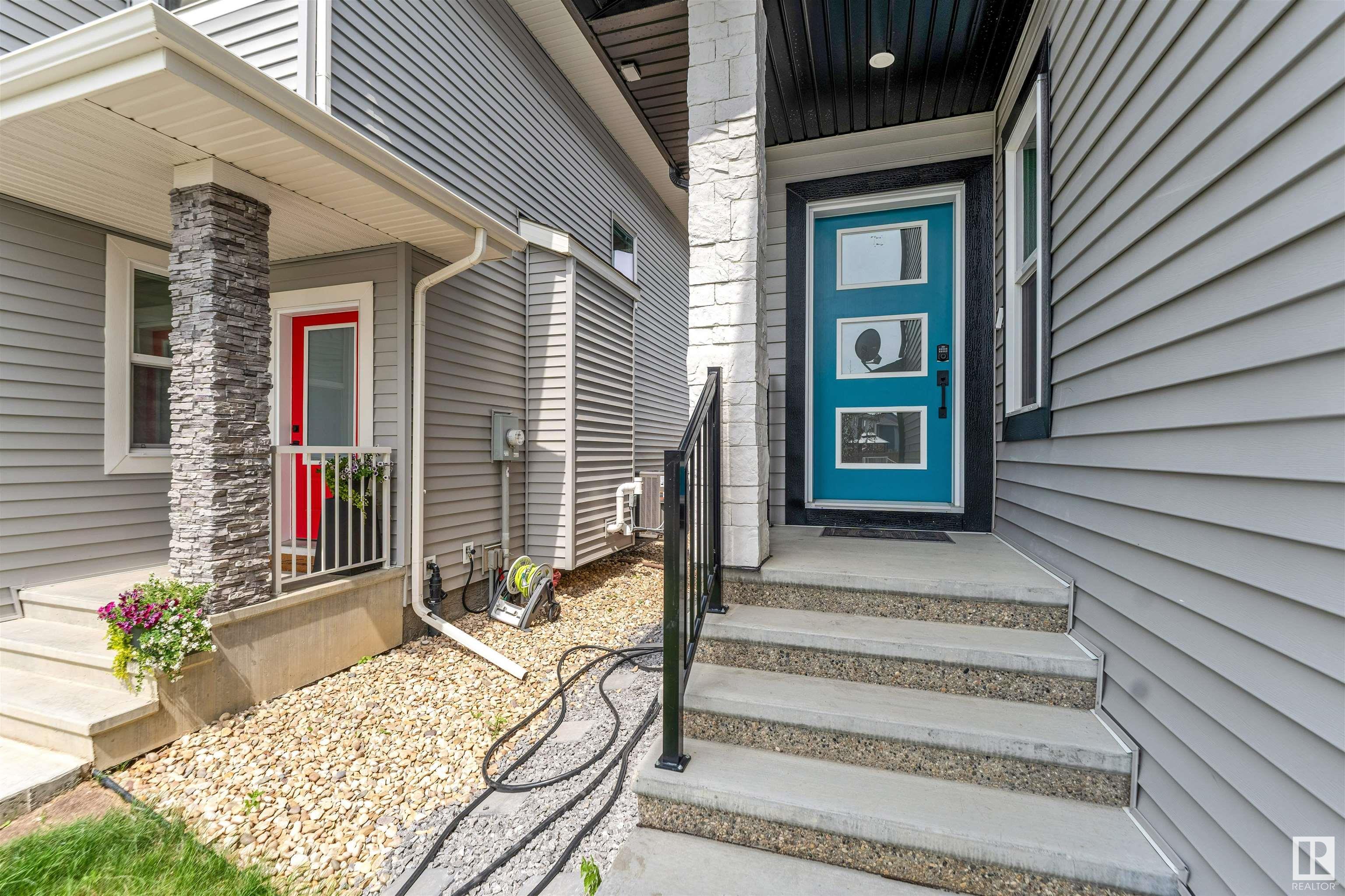 Property Photo:  15518 13A Avenue SW  AB T6W 1A4 