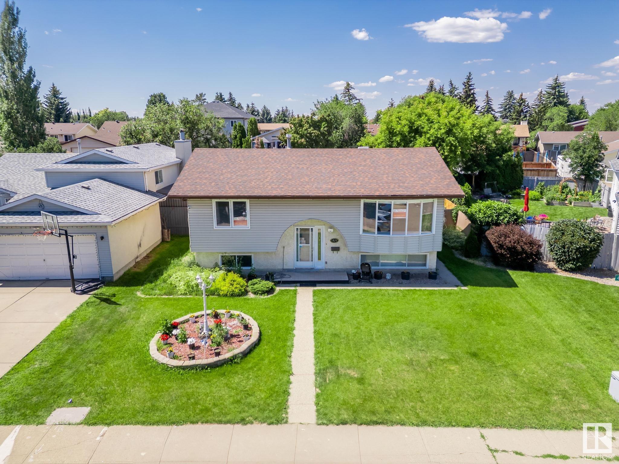 Property Photo:  1820 47 Street NW  AB T6L 3J3 