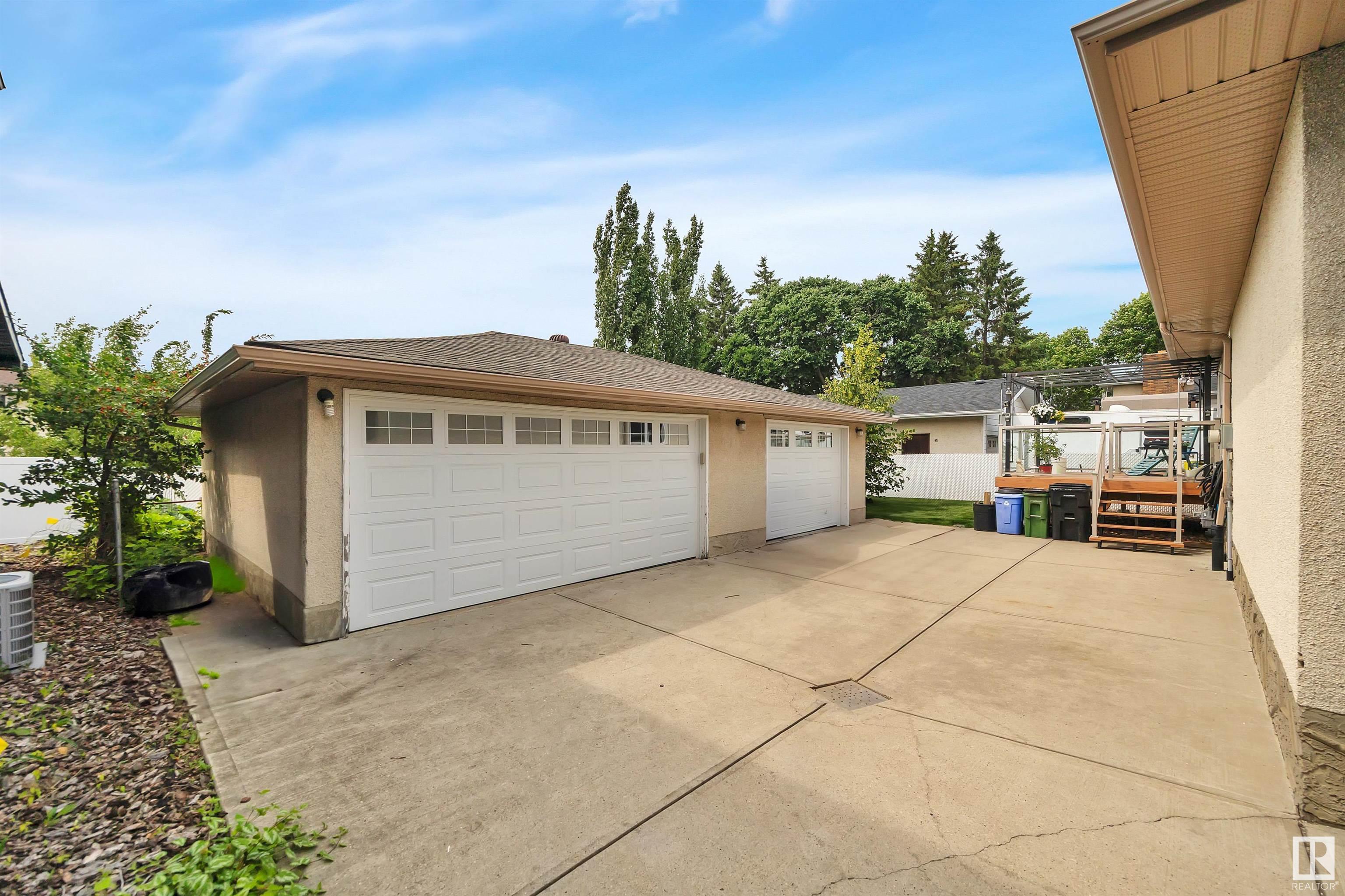 Property Photo:  743 Lee Ridge Road NW  AB T6K 0P6 