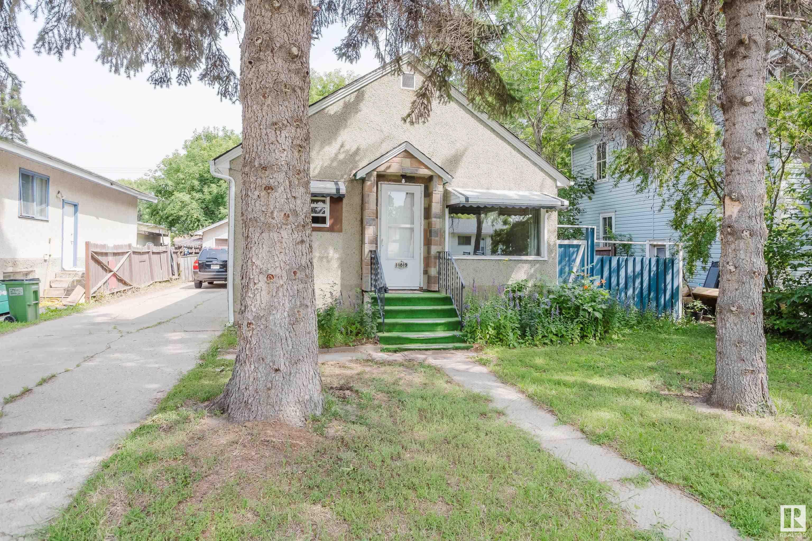 11819 45 Street NW  Edmonton AB T5W 2T3 photo