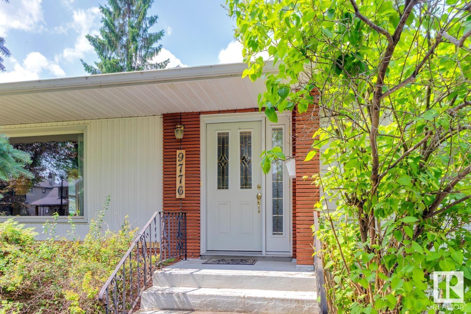 Property Photo:  9776 146 Street NW  AB T5N 2Z4 