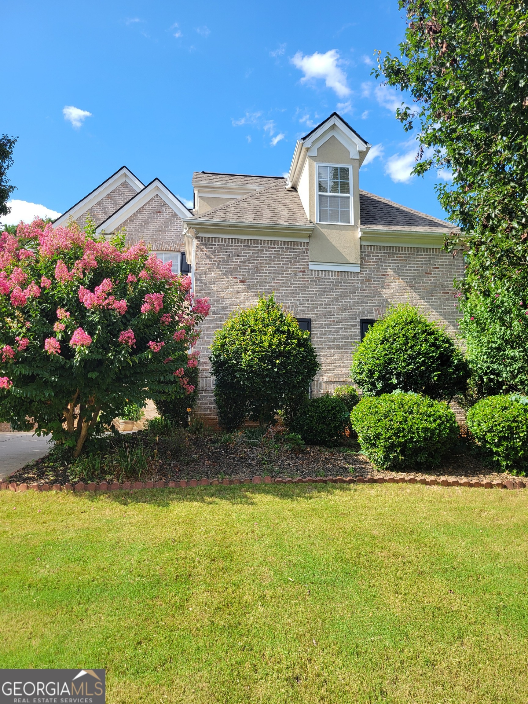 Property Photo: 221 Langshire Drive GA 30253