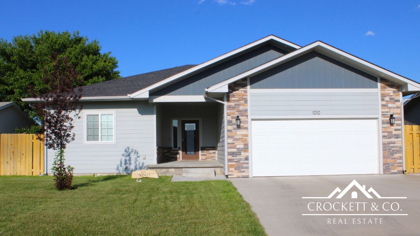 Property Photo:  1010 Smokey Hill Street  KS 67846 