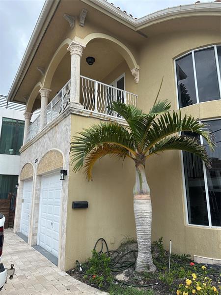 Property Photo:  3325 NE 14th Ct  FL 33304 