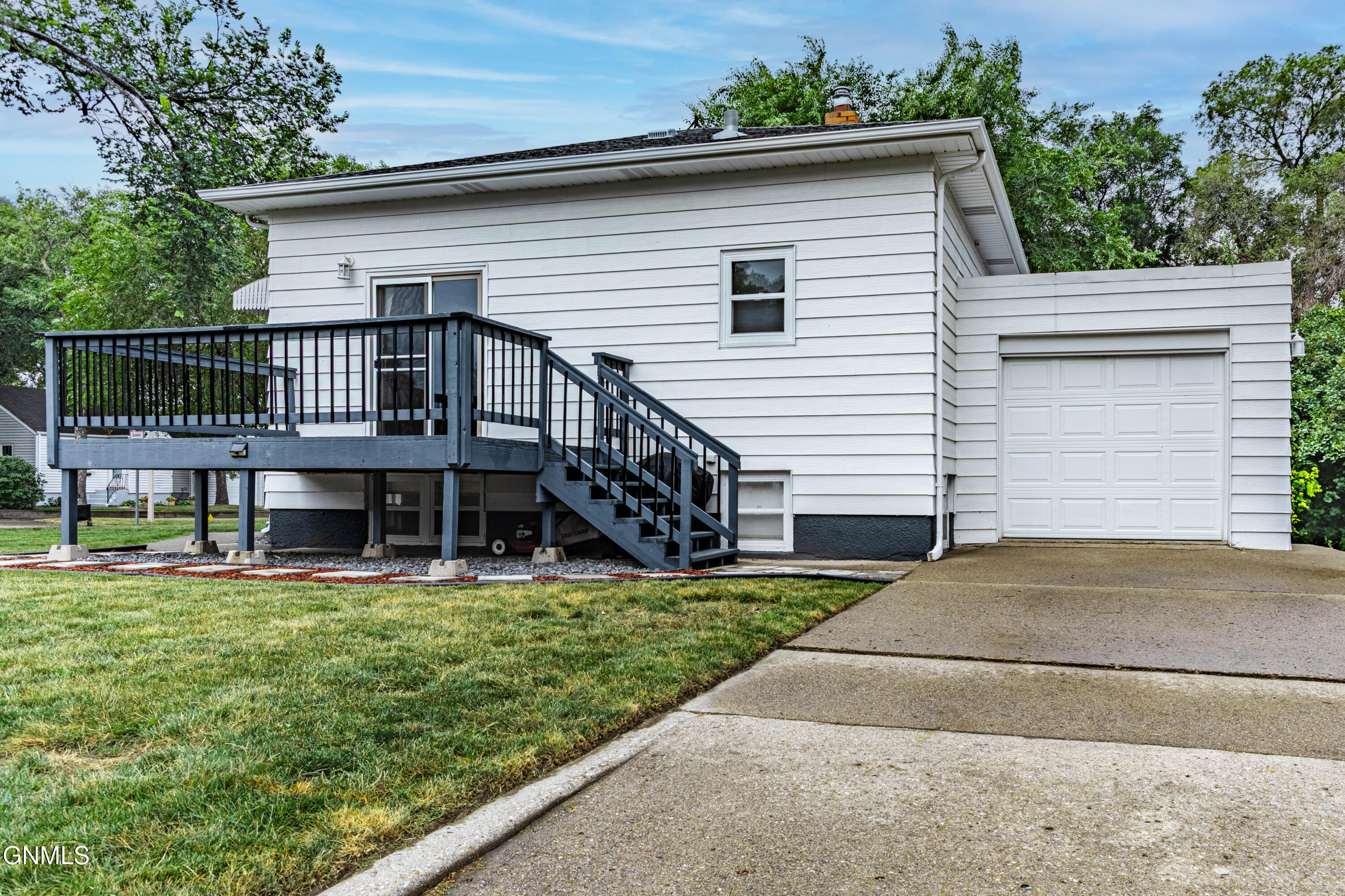 Property Photo:  500 W Ave C W  ND 58501 