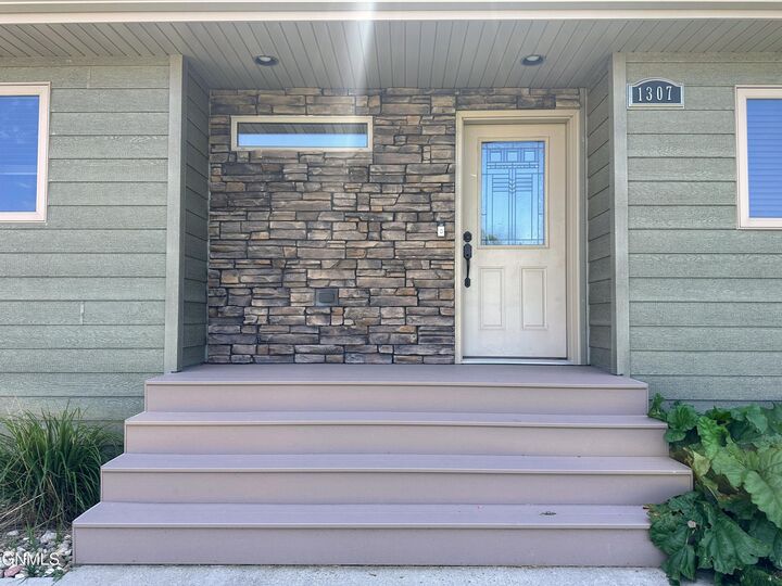Property Photo: 1307 13th Street SW ND 58401