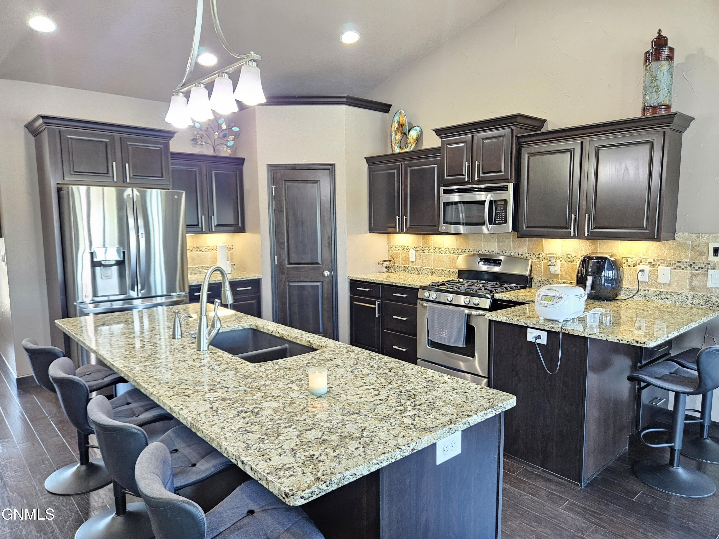 Property Photo: 902 Voyager Place ND 58504