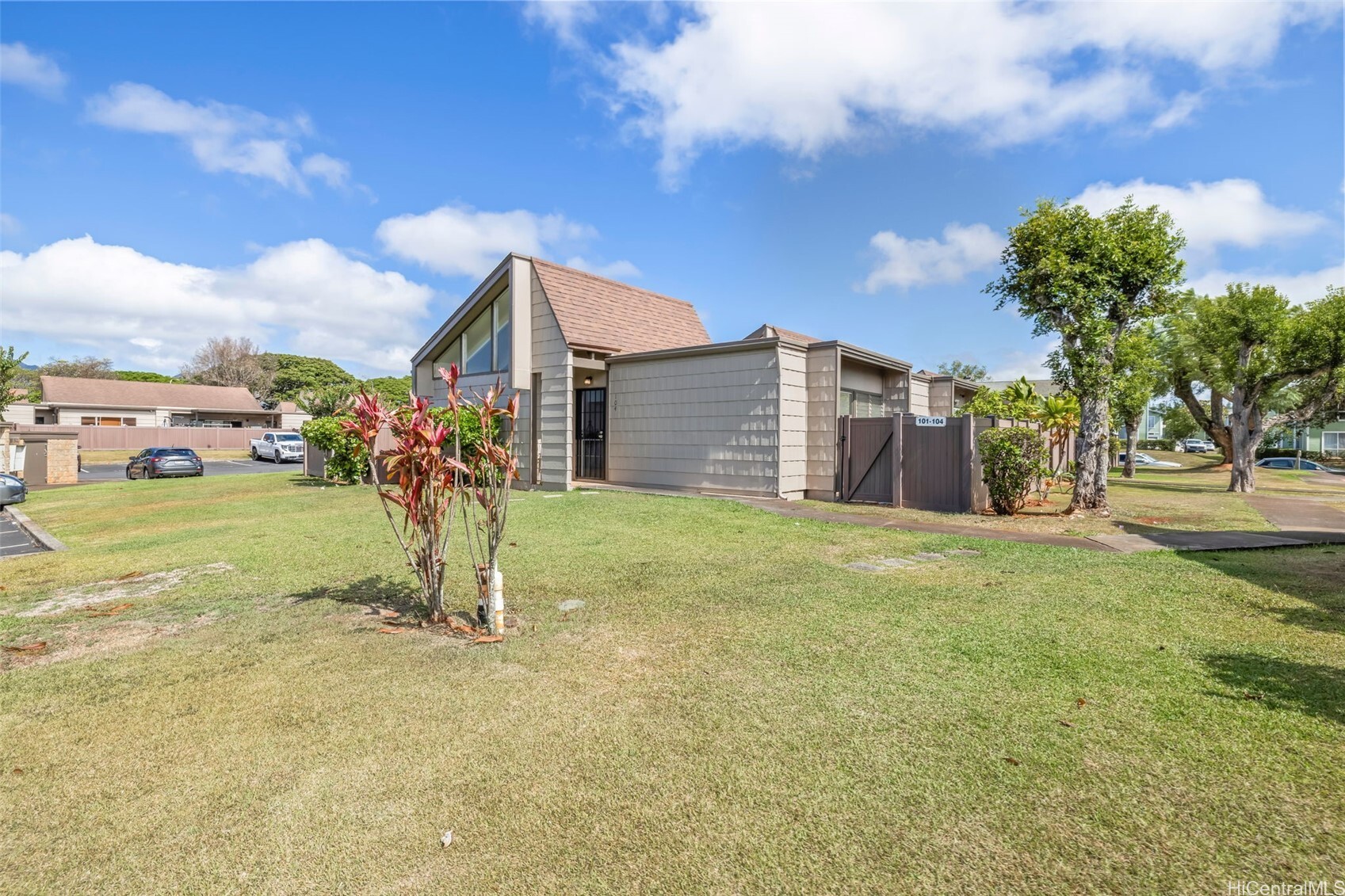 94-431 Keaoopua Street 104  Mililani HI 96789 photo