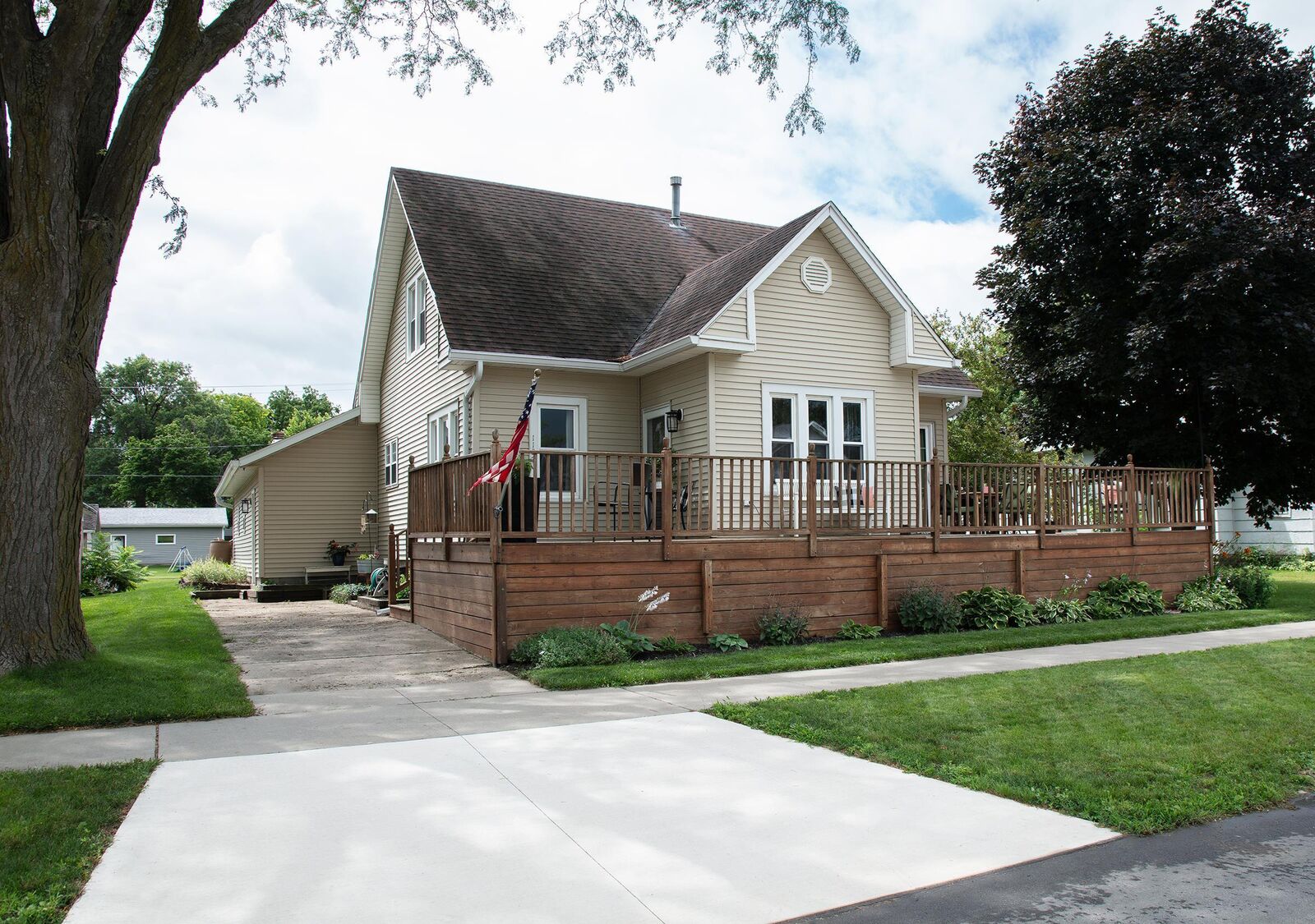Property Photo: 1127 Parriott IA 50604