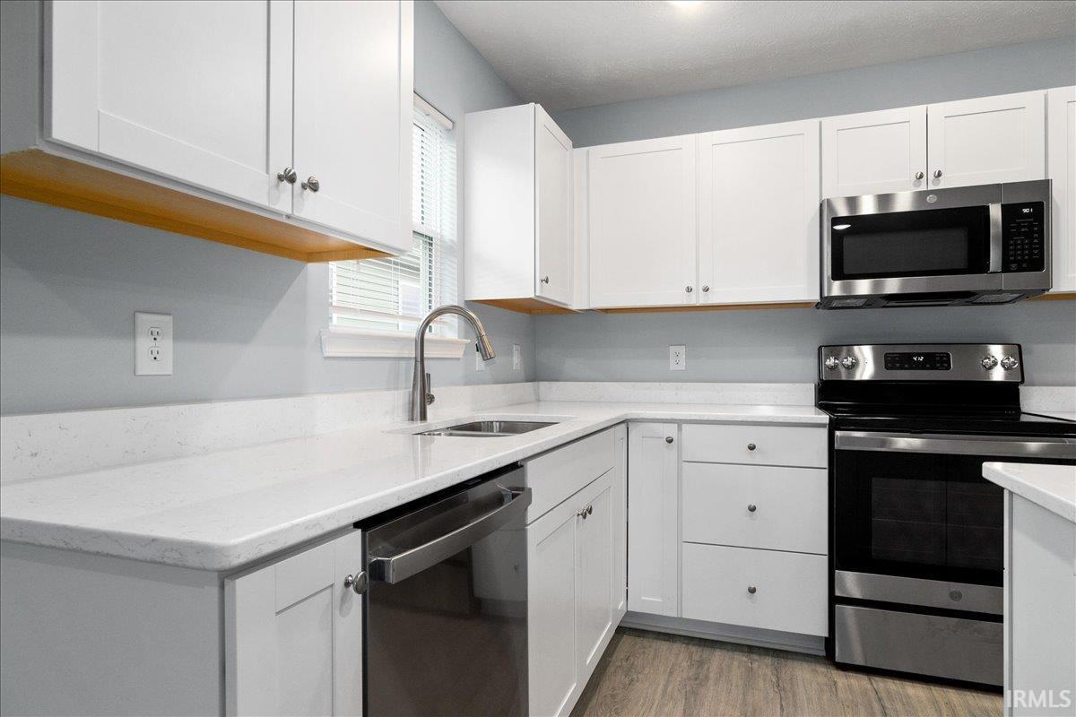 Property Photo:  1725 W Rose Court  IN 47670 