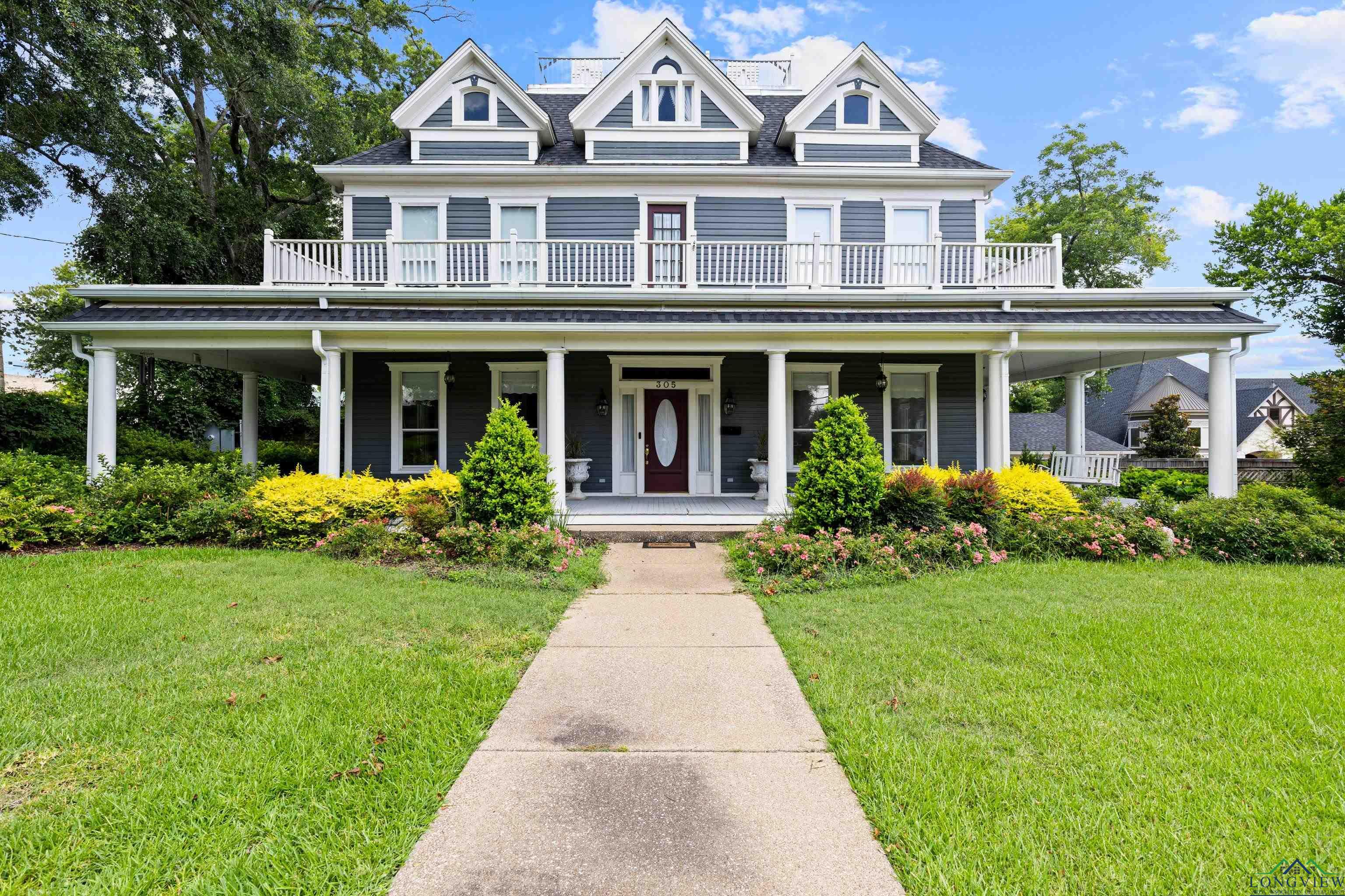 Property Photo: 305 E Main TX 75652