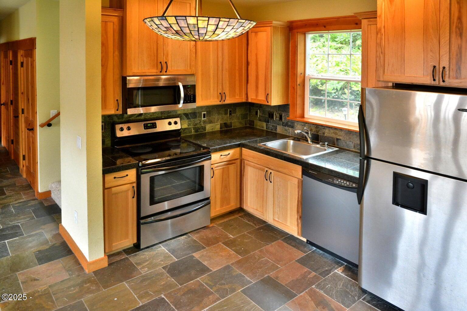 Property Photo:  2064 NW 33rd Street  OR 97367 