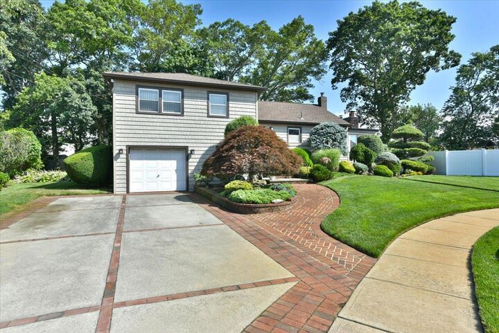 Property Photo: 18 Robin Terrace NY 11762
