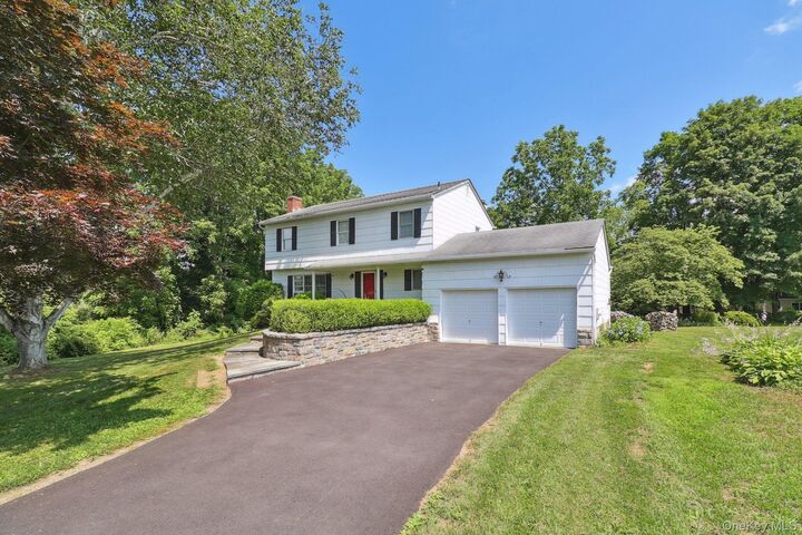 Property Photo:  9 Farmstead Lane  NY 10509 