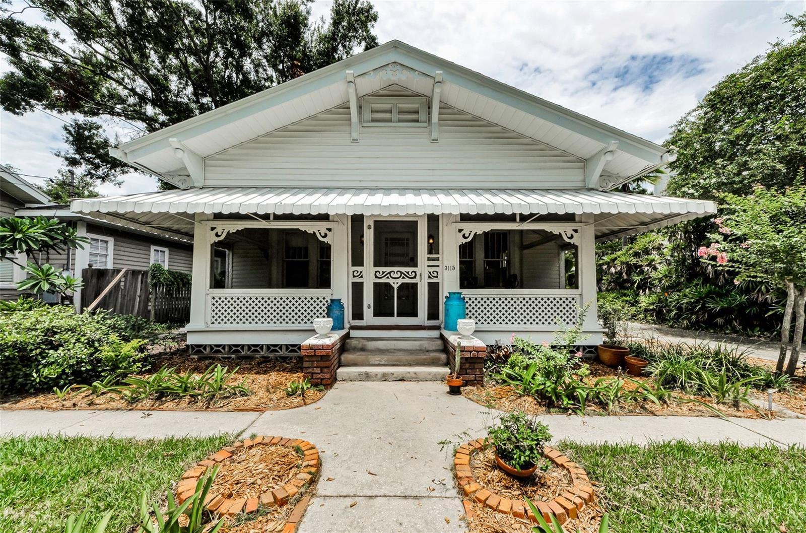 Property Photo: 3115 W Hawthorne Road FL 33611