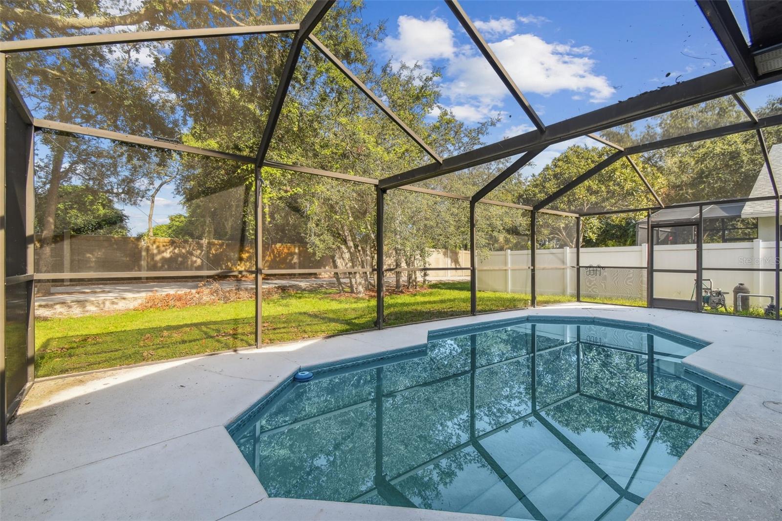 Property Photo: 7015 Colony Pointe Drive FL 33578