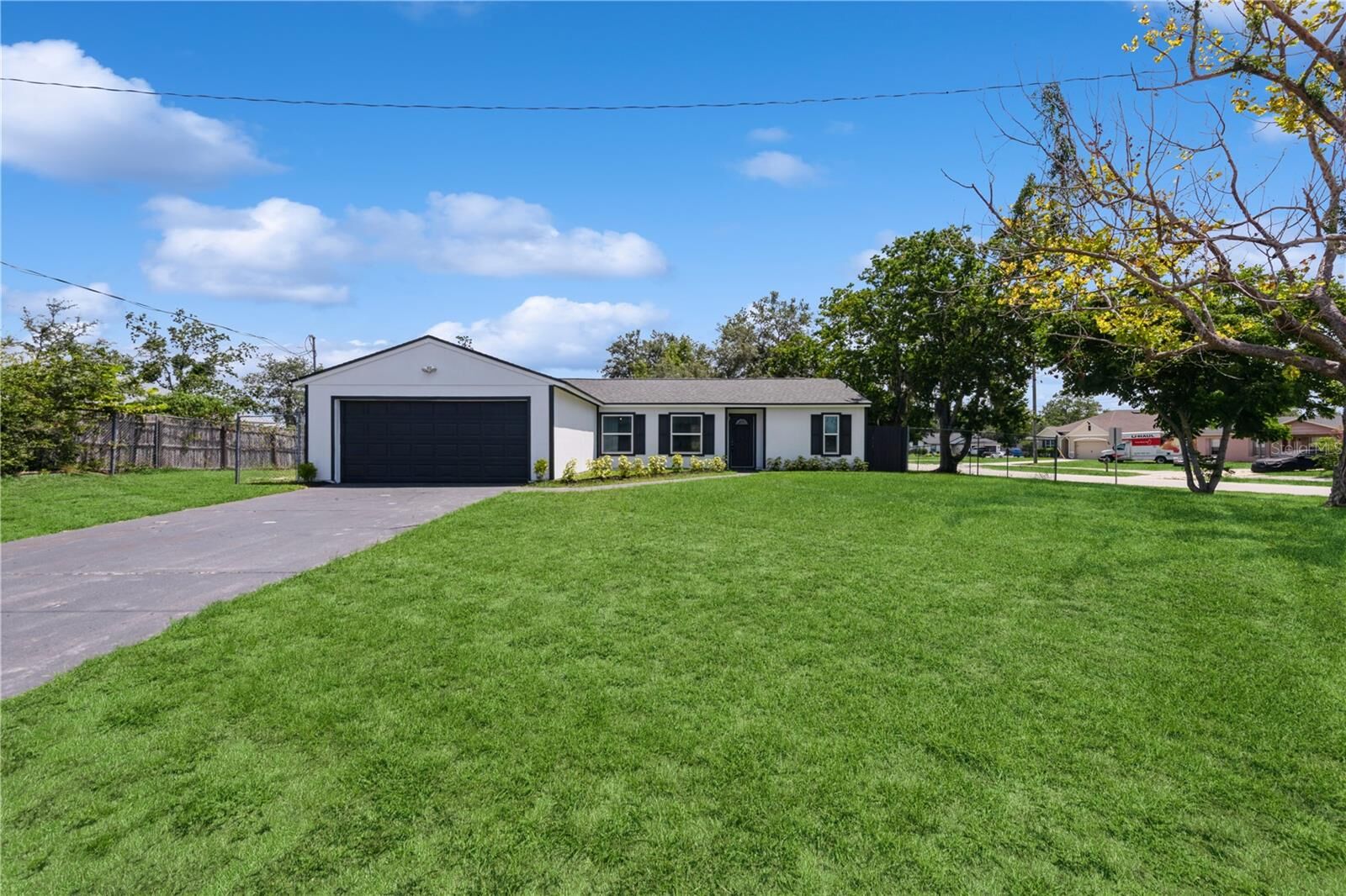 Property Photo: 2941 Desmond Court FL 32738