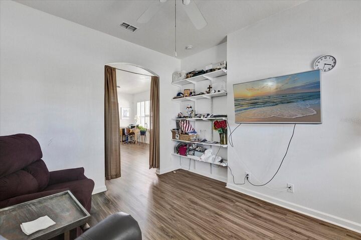 Property Photo: 307 Heron Point Way FL 32724