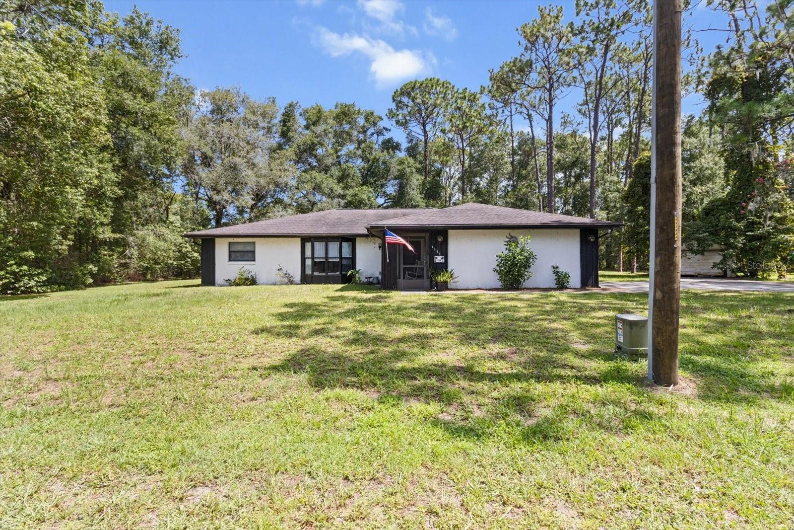 Property Photo: 6101 E Menlo Lane FL 34452